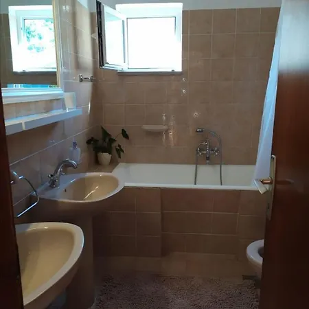 Apartman Edo * Podgora (Split-Dalmatia)